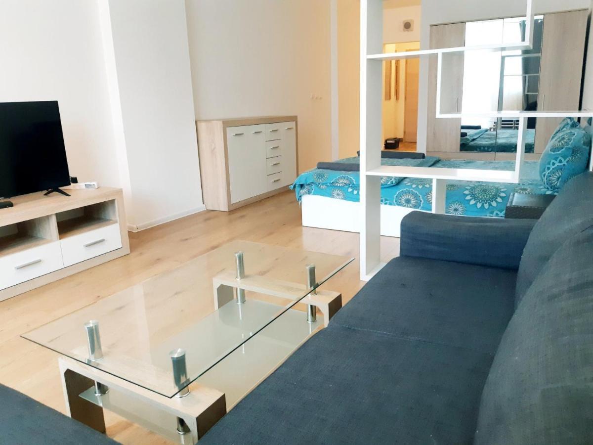 Huge Apartment With A Parking Space In The Same Building Sófia Exterior foto