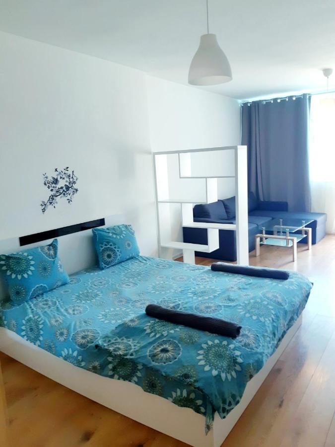 Huge Apartment With A Parking Space In The Same Building Sófia Exterior foto